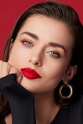 ASİL VE CESUR: KIRMIZI DUDAKLAR